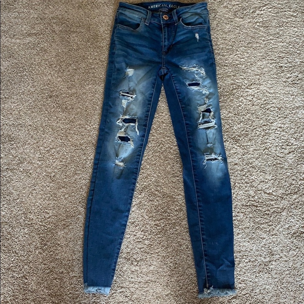 Ripped jeans with patches